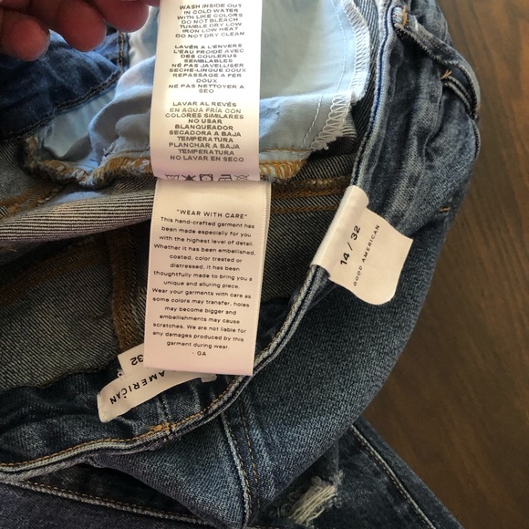 NWT🌟Good American Women’s Distressed Blue Jeans GFD150B Sz14/32 Classic comfort - Picture 10 of 15
